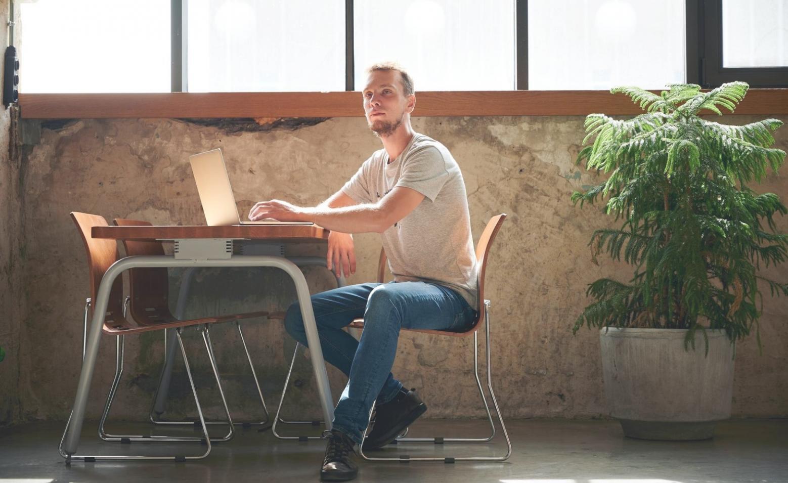 Financial planning workspace with charts and calculator