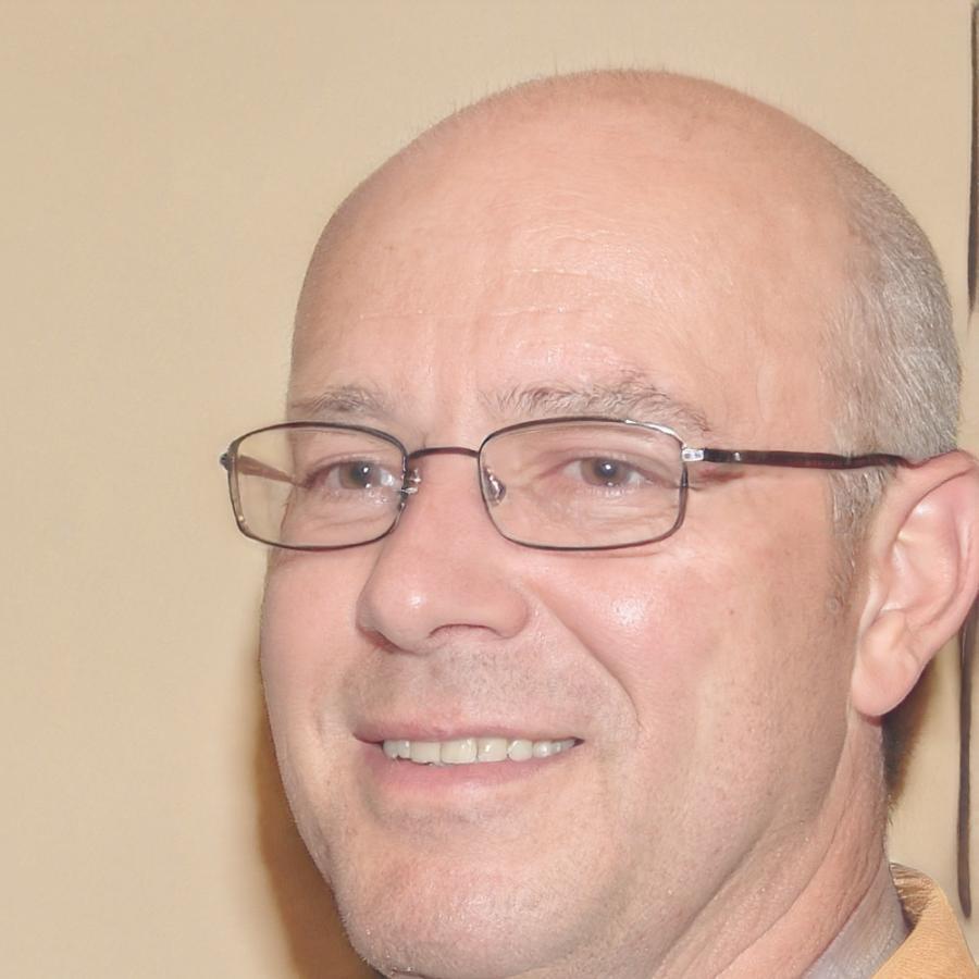 Oskar Lindqvist, Financial Education Director